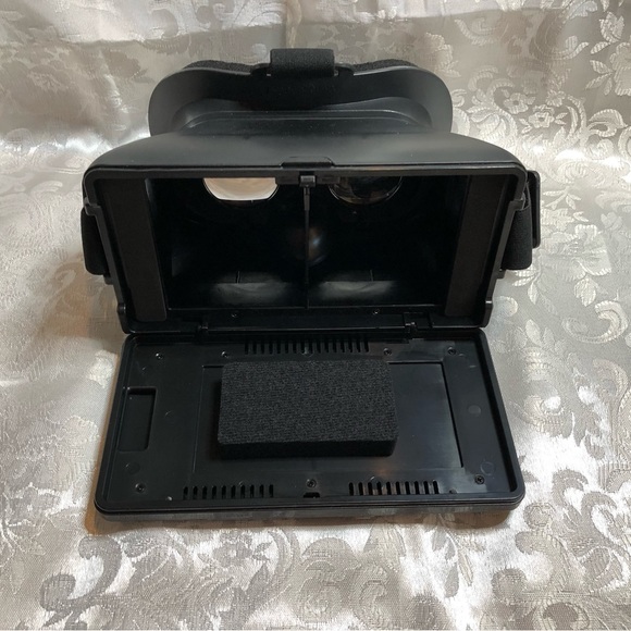 Virtual Reality Goggles for Mobile Phone - Picture 8 of 11